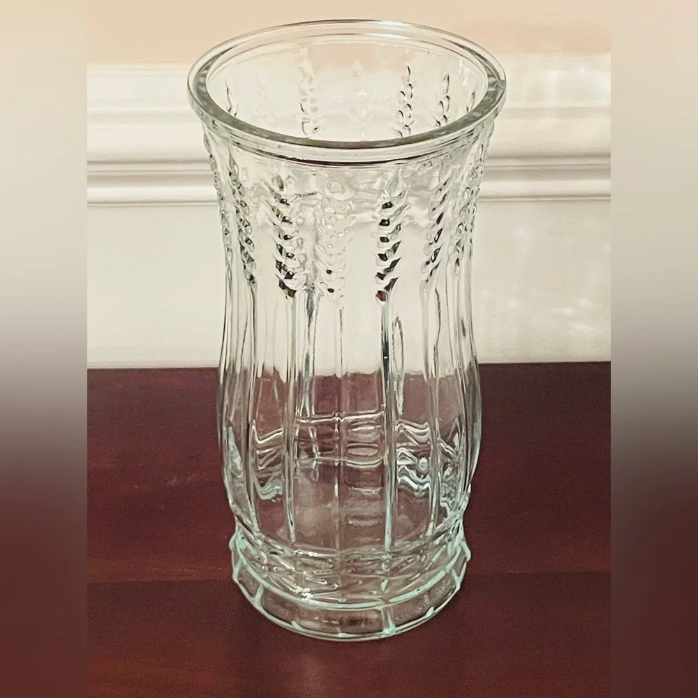 1960’s Brody Co. Vase Clear Thick Glass with Feathered Rib Pattern Vintage‎ 9.5